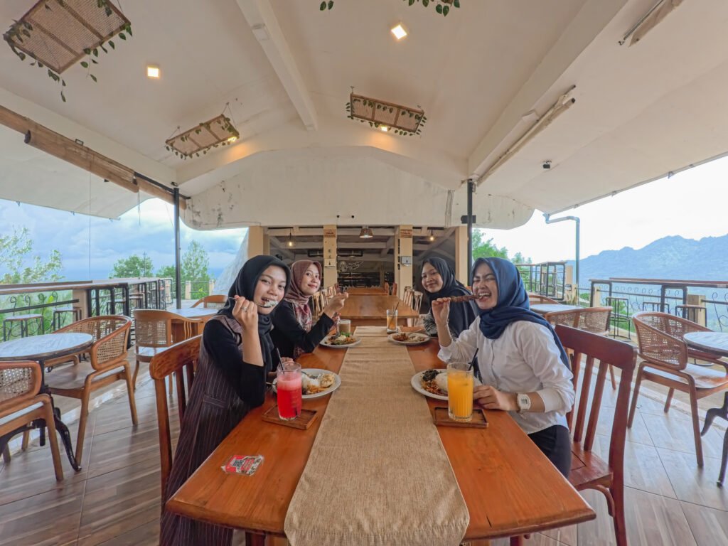 kedai-bukit-rhema Makan Bersama Teman Teman Di Kedai Bukit Rhema