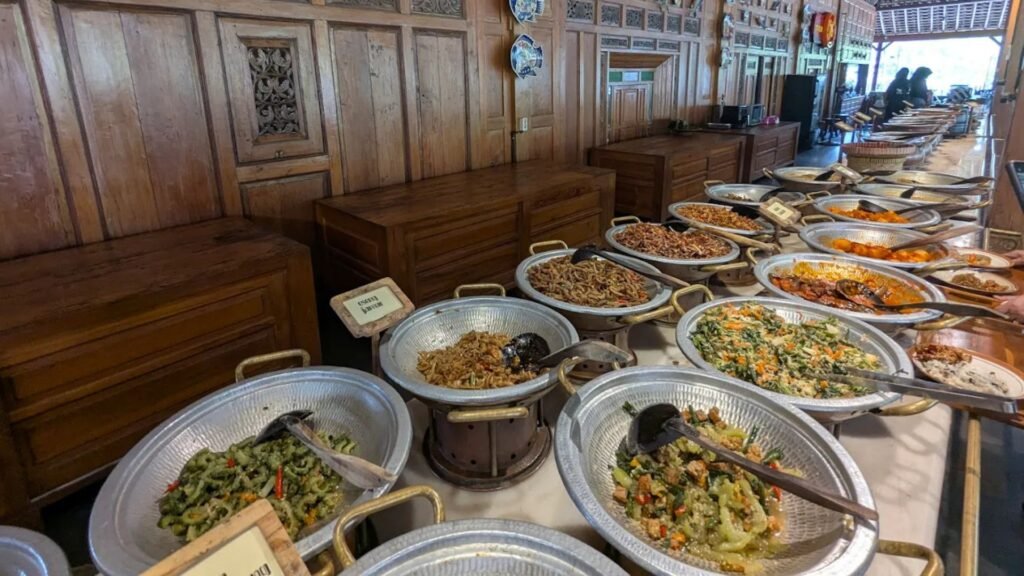 tempat makan keluarga borobudur