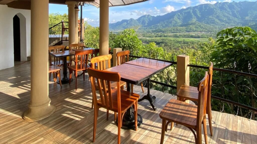 restoran sekitar borobudur untuk keluarga