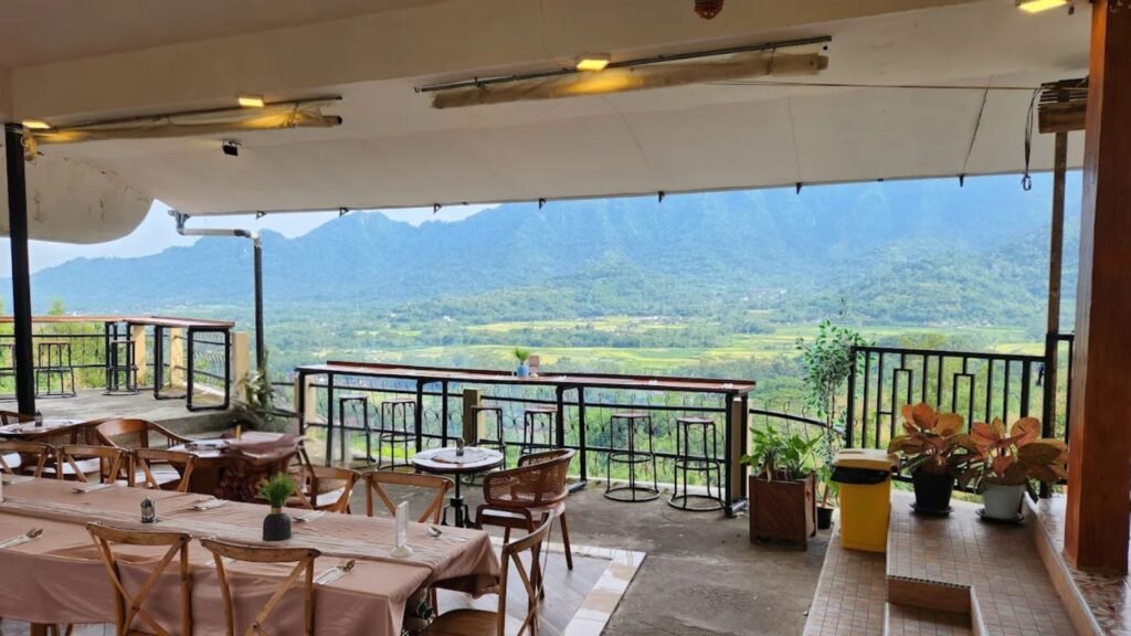 Sarapan Dekat Borobudur