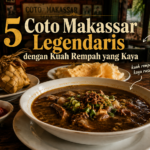 Semangkuk coto Makassar dengan kuah rempah kental dan potongan daging