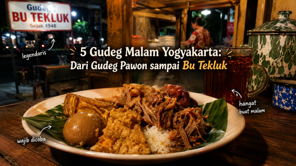 Gudeg malam Yogyakarta disajikan dengan lauk lengkap