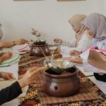 Workshop batik untuk tamu dewasa di Kedai Bukit Rhema dekat Borobudur
